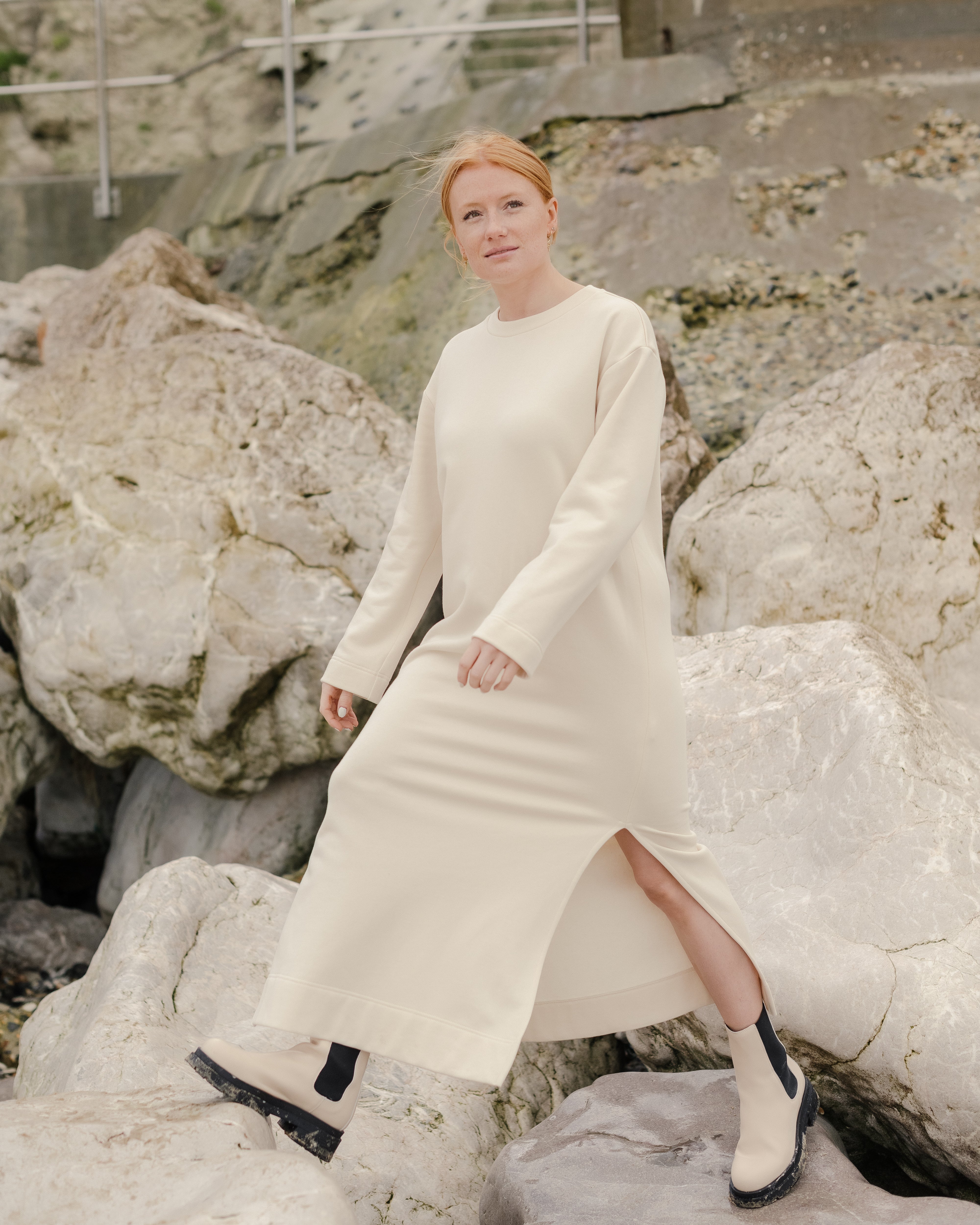 Comfortable organic cotton sweatshirt dress, made of organic cotton.