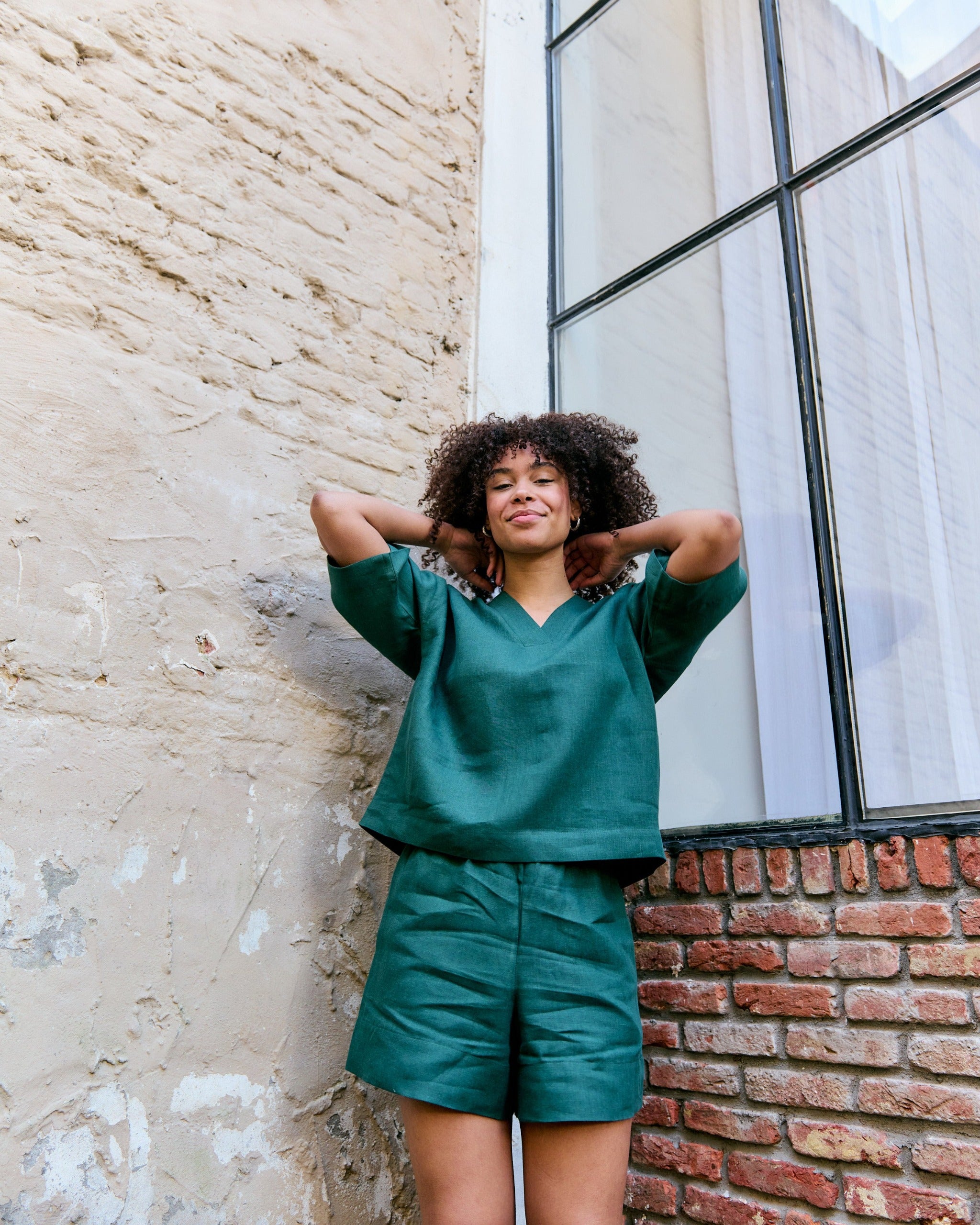 Linen shorts and oversized blouse with short sleeves and V-neck from 100% dark green belgian linen.