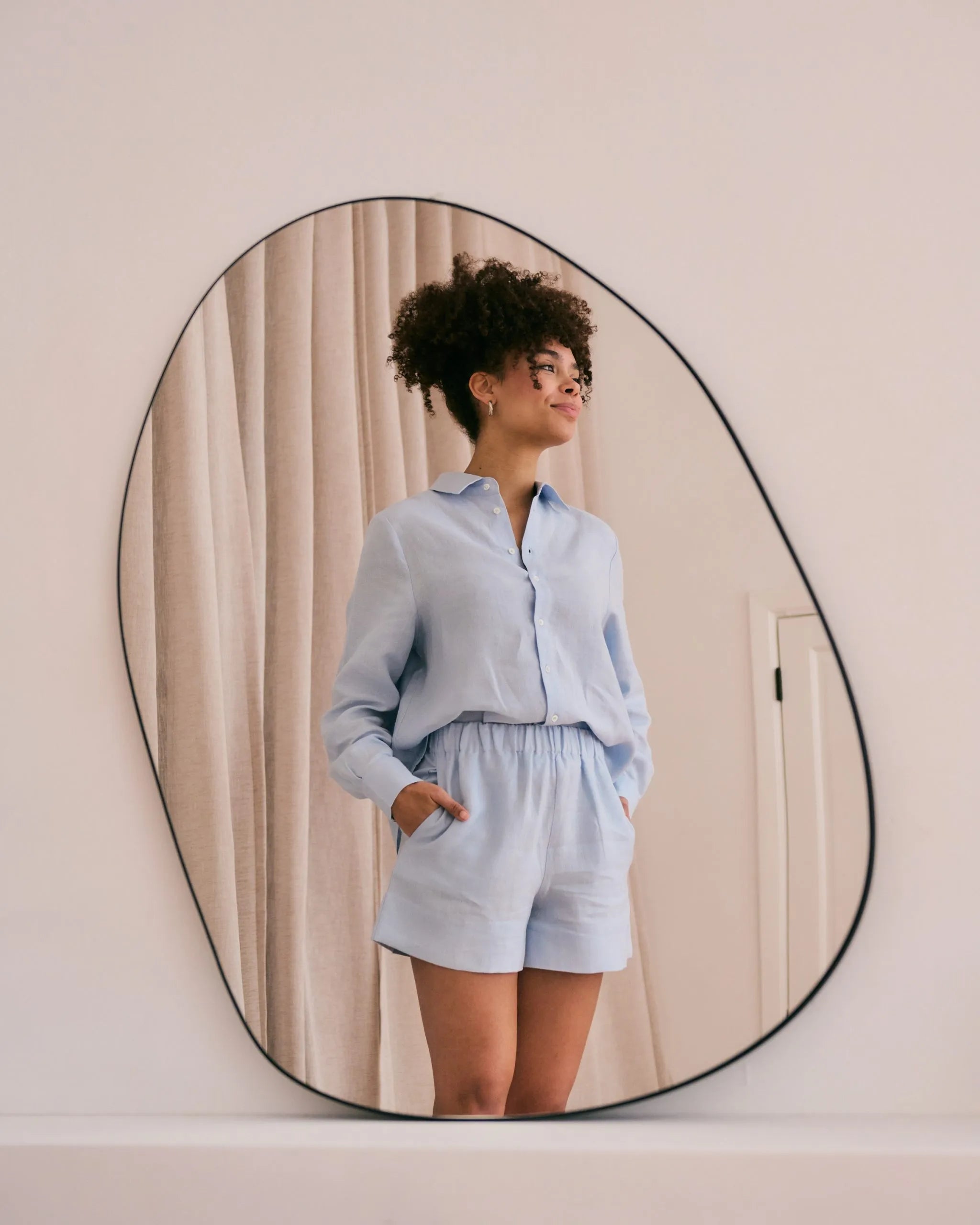 Comfortable light blue shorts and shirt in Belgian linen.