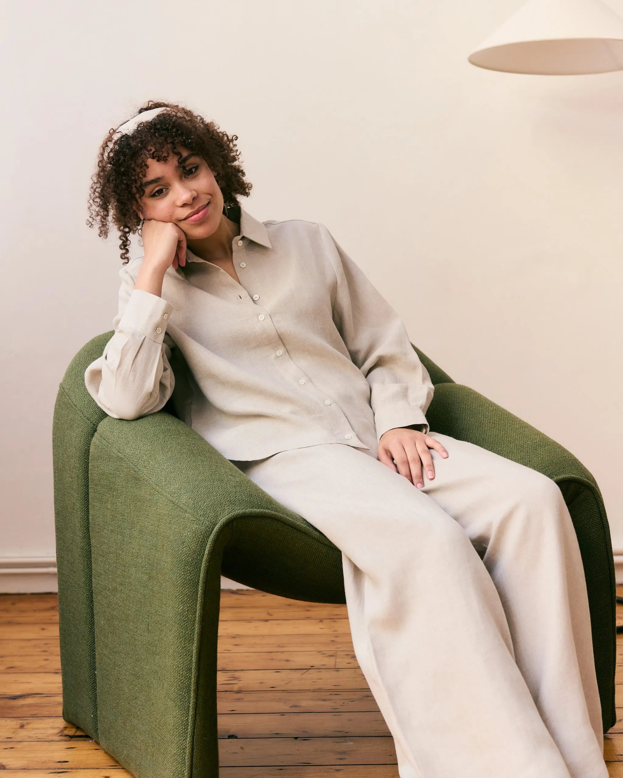 Mana loa comfortable shirt and pants in natural-coloured Belgian linen.