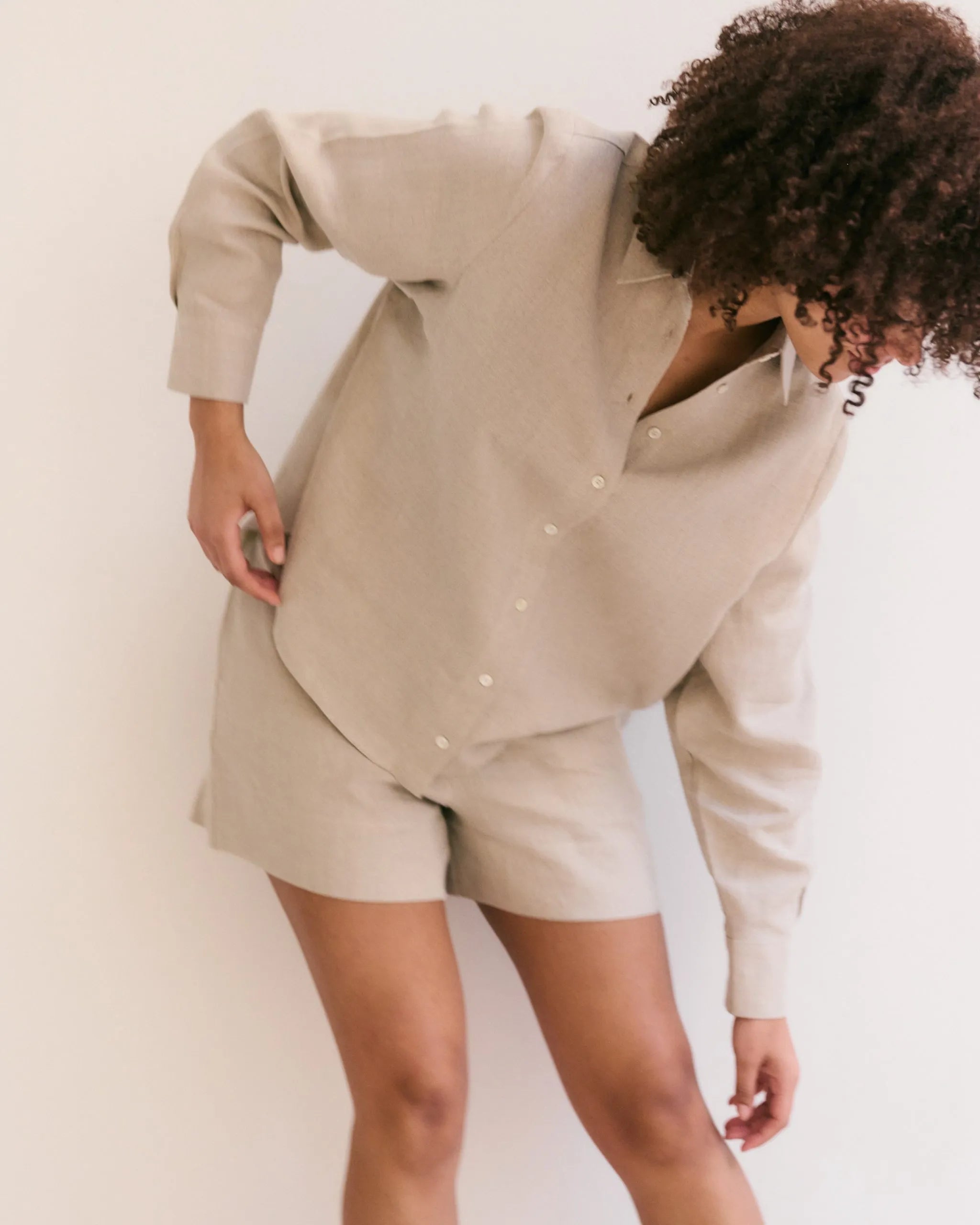 Mana loa comfortable shirt and shorts in natural-coloured Belgian linen.