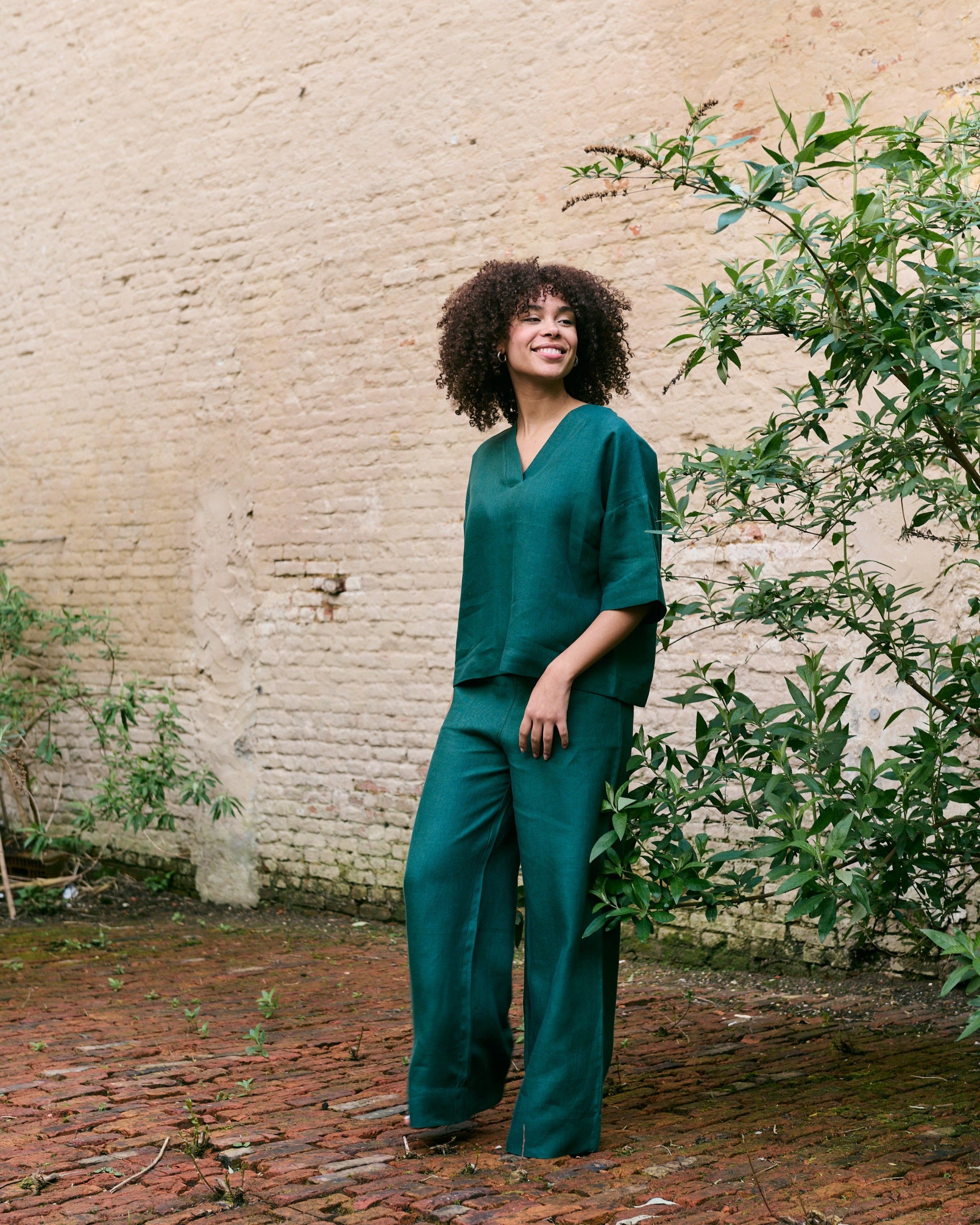 Linen pants and oversized blouse with short sleeves and V-neck from 100% dark green belgian linen.