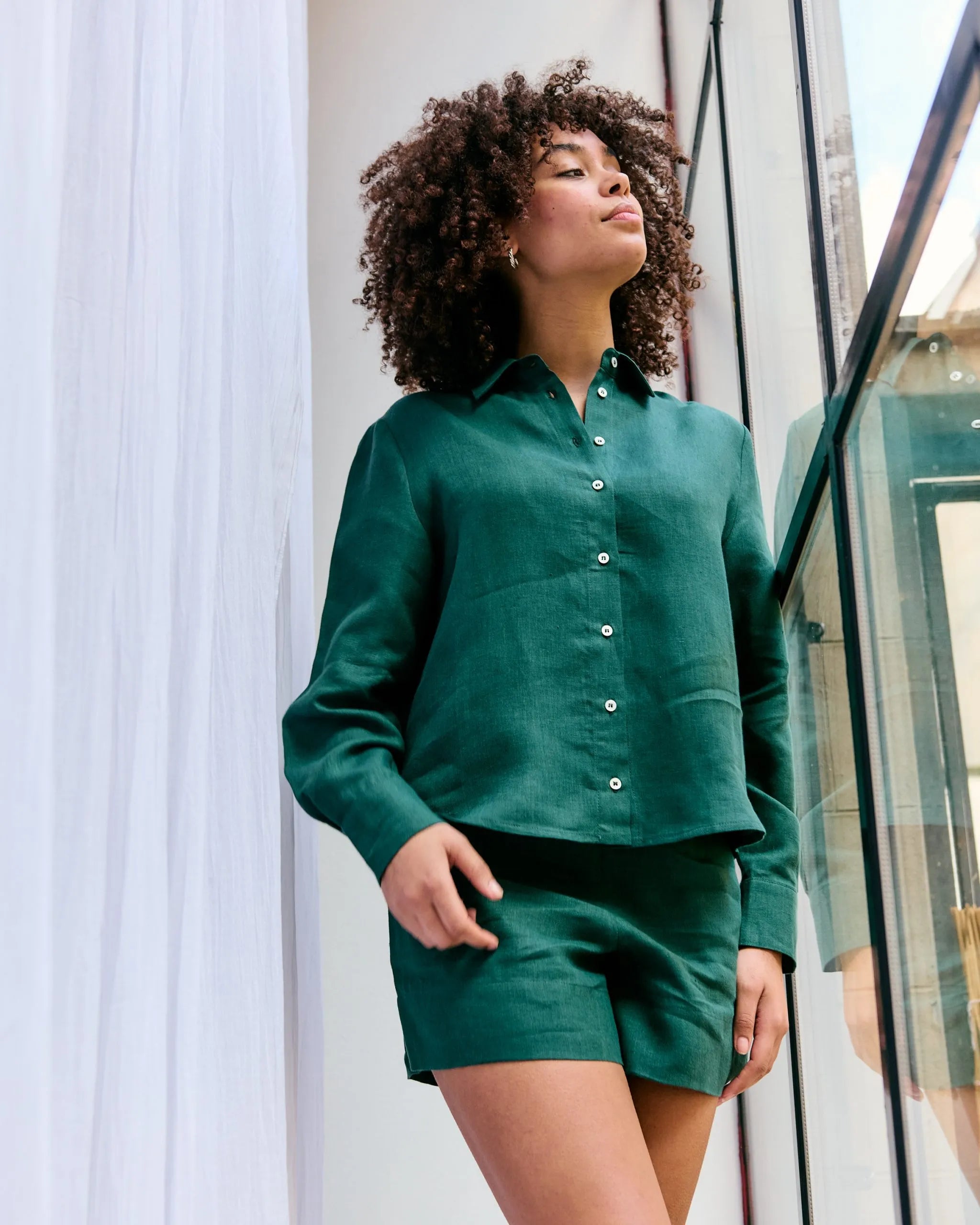 Comfortable green shorts and shirt in Belgian linen.